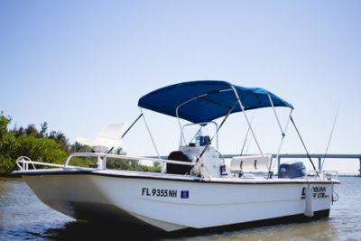 Up to 3 guests 75 Horse Yamaha 4 Stroke Live Well Rod Holders Canopy Cooler in seats Anchor Chart / Map Safety Equipment